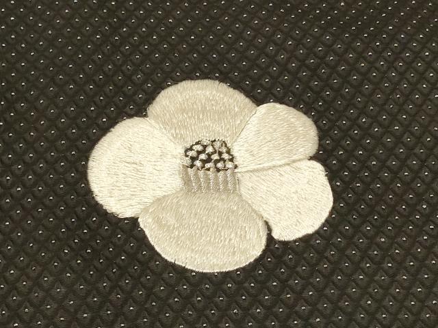 平和屋着物＃羽織　刺繍　椿　黒地　銀糸　正絹　逸品　CABF8984in