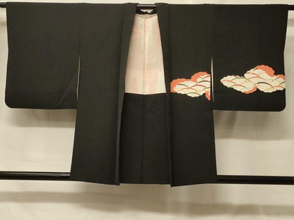 平和屋着物＃羽織　駒刺繍　雲重ね芝草文　黒地　金彩　正絹　逸品　CABF9044in