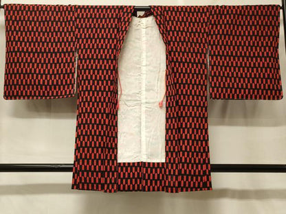 平和屋着物＃羽織　矢羽文　黒地　正絹　逸品　未使用　CABF9104in