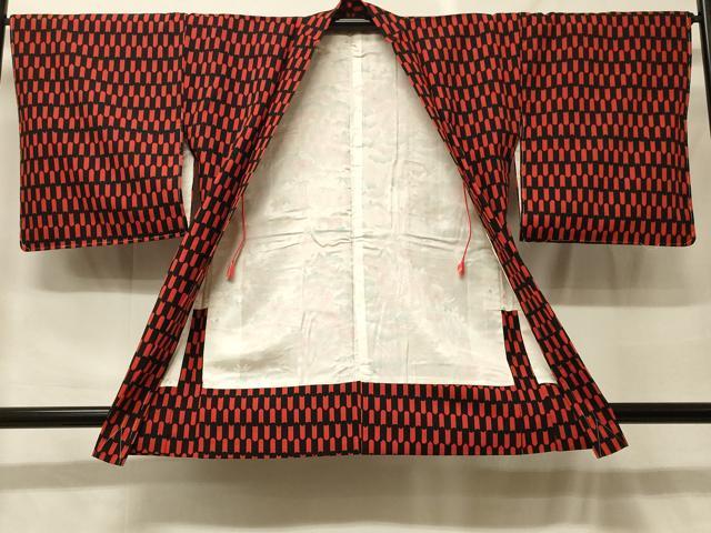平和屋着物＃羽織　矢羽文　黒地　正絹　逸品　未使用　CABF9104in