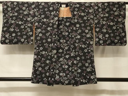 平和屋着物＃羽織　枝花文　黒地　正絹　逸品　CABF9106in