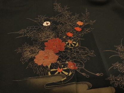 平和屋着物＃羽織　刺繍　花車文　黒地　金彩　正絹　逸品　CABF9150in