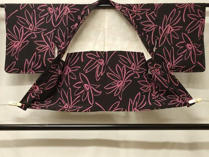 平和屋着物＃羽織　舞花文　黒地　正絹　逸品　未使用　CABF9161in