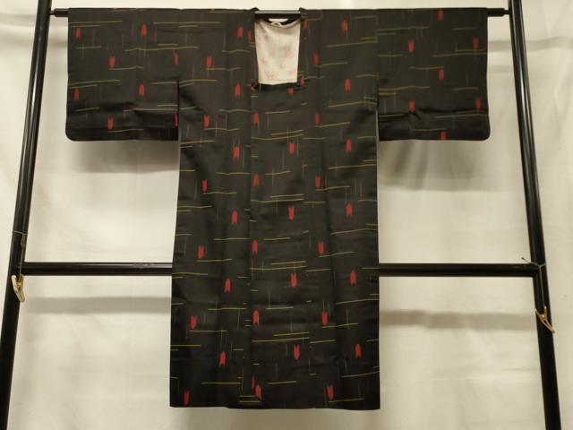 平和屋着物＃道行コート　雨コート　単衣　矢羽格子文　黒地　ロング丈　正絹　逸品　CABF9182in
