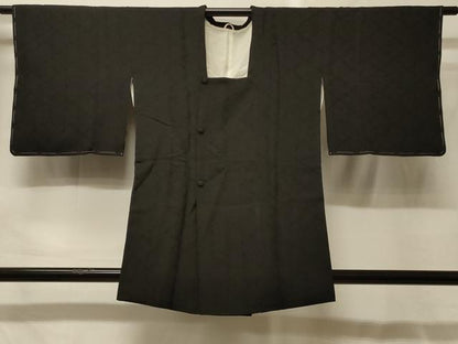 平和屋着物＃道行コート　松皮菱地紋　黒地　正絹　逸品　未使用　CABF9185in