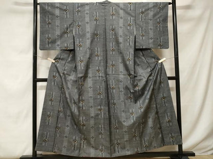平和屋着物■本場大島紬 割り込み絣 色紙花唐草文 正絹 逸品 CABF9356ev