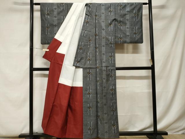 平和屋着物■本場大島紬 割り込み絣 色紙花唐草文 正絹 逸品 CABF9356ev