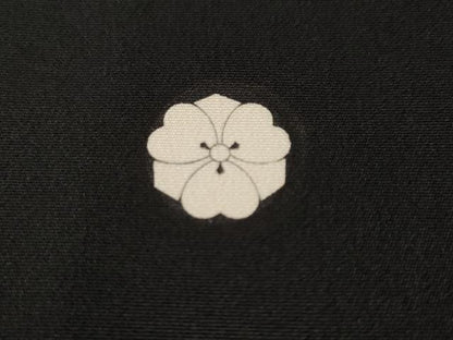 平和屋着物■豪華黒留袖　道長地紙花車文　金彩　正絹　逸品　CABF9535ev