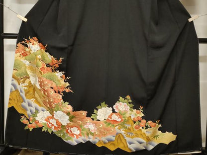平和屋着物■豪華黒留袖　駒刺繍　松竹梅孔雀花文　金彩　正絹　逸品　CABF9797ev