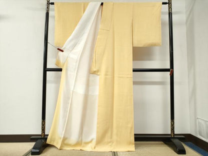 平和屋着物●上質な色無地　伊と幸　卵色　反端付き　正絹　逸品　未使用　CABG0004yc
