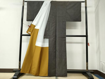 平和屋着物●本場大島紬　9マルキ　幾何学文様　やまと誂製　正絹　逸品　CABG0033yc