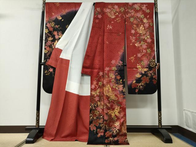 平和屋着物●豪華振袖　駒刺繍　花蝶文　暈し染め　黒地　金彩　正絹　逸品　CABG0042yc