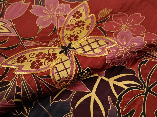 平和屋着物●豪華振袖　駒刺繍　花蝶文　暈し染め　黒地　金彩　正絹　逸品　CABG0042yc