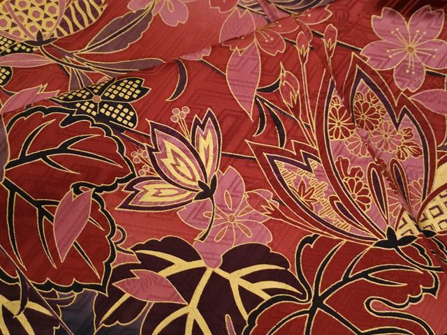 平和屋着物●豪華振袖　駒刺繍　花蝶文　暈し染め　黒地　金彩　正絹　逸品　CABG0042yc