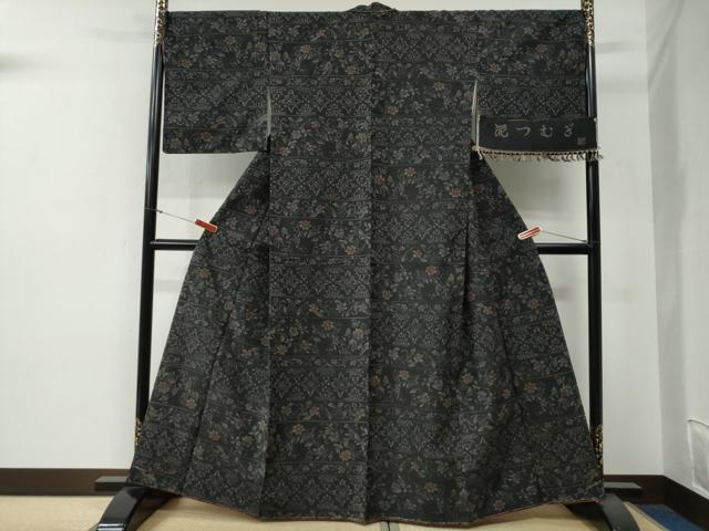 平和屋着物●泥つむぎ　横段更紗花唐草文　黒地　反端付き　正絹　逸品　未使用　CABG0056yc