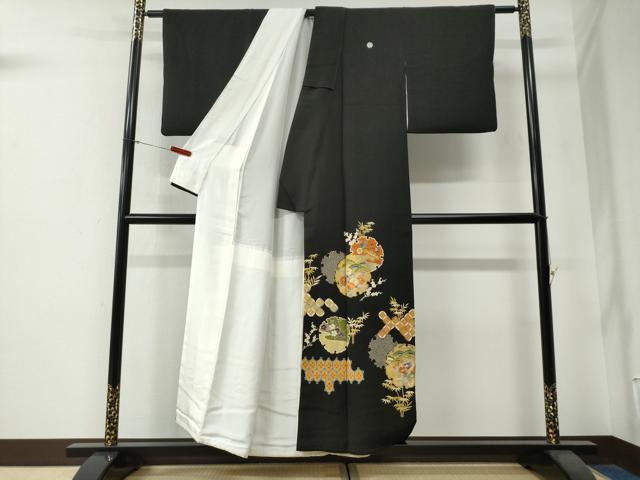 平和屋着物●創業460年・千總　黒留袖　駒刺繍　雪輪松竹梅宝尽くし花文　金彩　三越扱い　正絹　逸品　CABG0119yc