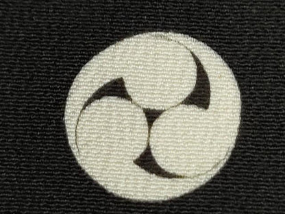 平和屋着物●創業460年・千總　黒留袖　駒刺繍　雪輪松竹梅宝尽くし花文　金彩　三越扱い　正絹　逸品　CABG0119yc