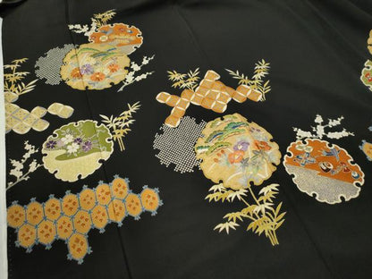平和屋着物●創業460年・千總　黒留袖　駒刺繍　雪輪松竹梅宝尽くし花文　金彩　三越扱い　正絹　逸品　CABG0119yc