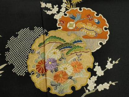 平和屋着物●創業460年・千總　黒留袖　駒刺繍　雪輪松竹梅宝尽くし花文　金彩　三越扱い　正絹　逸品　CABG0119yc