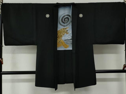 平和屋着物●男性　黒紋付　羽織セット　羽裏：虎・龍　キングサイズ　正絹　逸品　CABG0187yc