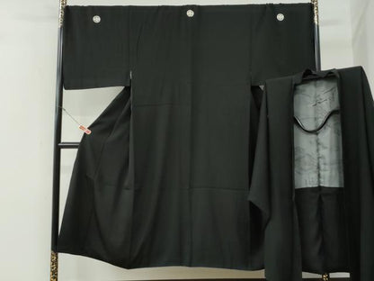 平和屋着物●男性　黒紋付　羽織セット　羽裏：遠山風景文　キングサイズ　正絹　逸品　CABG0188yc