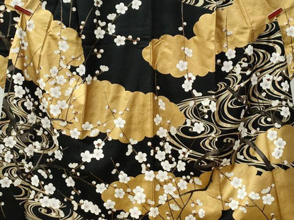 平和屋着物●豪華振袖　駒刺繍　雲取り流水枝梅文　黒地　金彩　正絹　逸品　CABG0207yc
