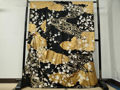 平和屋着物●豪華振袖　駒刺繍　雲取り流水枝梅文　黒地　金彩　正絹　逸品　CABG0207yc