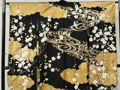 平和屋着物●豪華振袖　駒刺繍　雲取り流水枝梅文　黒地　金彩　正絹　逸品　CABG0207yc