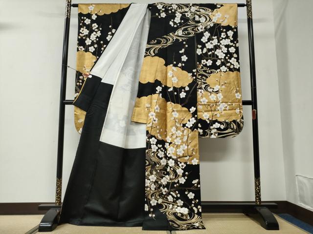 平和屋着物●豪華振袖　駒刺繍　雲取り流水枝梅文　黒地　金彩　正絹　逸品　CABG0207yc