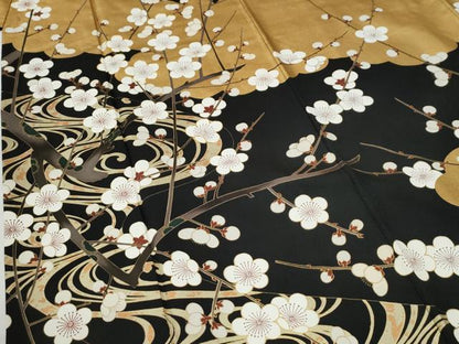 平和屋着物●豪華振袖　駒刺繍　雲取り流水枝梅文　黒地　金彩　正絹　逸品　CABG0207yc