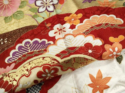 平和屋着物●豪華振袖　駒刺繍　雪輪花松文　金彩　正絹　逸品　CABG0353yc