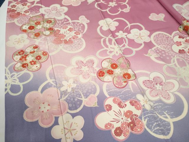 平和屋着物●豪華振袖　舞花文　暈し染め　金通し地　正絹　逸品　CABG0400yc