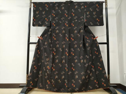 平和屋着物●本場琉球絣　黒地　正絹　逸品　CABG0401yc