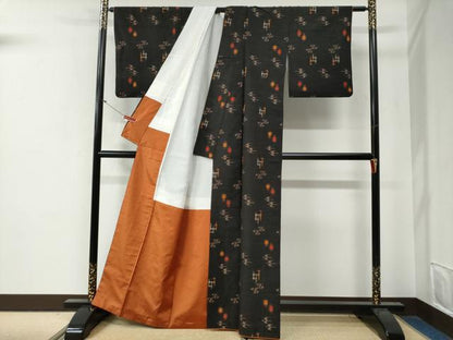 平和屋着物●本場琉球絣　黒地　正絹　逸品　CABG0401yc