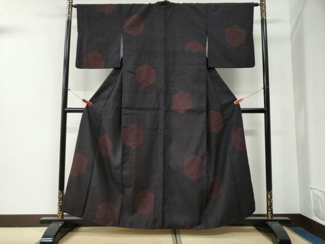 平和屋着物●本場結城紬　重要無形文化財　飛び亀甲柄　100亀甲　亀甲陶器文　正絹　逸品　CABG0408yc