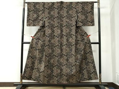 平和屋着物●本場大島紬　7マルキ　南天花唐草文　正絹　逸品　CABG0410yc
