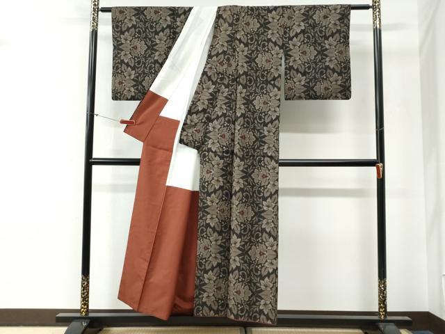 平和屋着物●本場大島紬　7マルキ　南天花唐草文　正絹　逸品　CABG0410yc