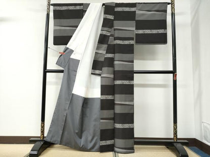 平和屋着物●上質な紬　横段花唐草文　黒地　健勝苑扱い　正絹　逸品　CABG0411yc