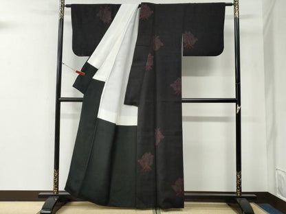 平和屋着物●結城紬　舞花文　黒地　正絹　逸品　CABG0455yc