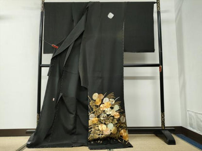 平和屋着物●豪華黒留袖　作家物　駒刺繍　万寿菊　金彩　仮絵羽　正絹　逸品　未使用　CABG0505yc
