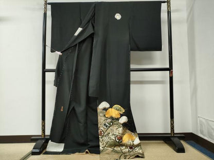 平和屋着物●五代 歌舞伎役者　坂東八十助　黒留袖　作家物　駒刺繍　浜松宝尽くし花丸文　金彩　仮絵羽　正絹　逸品　未使用　CABG0510yc