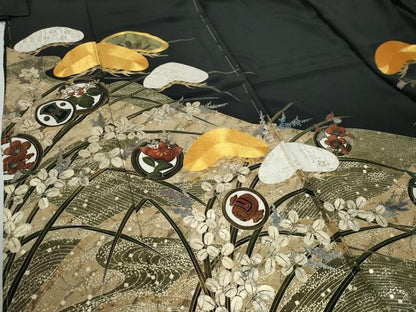 平和屋着物●五代 歌舞伎役者　坂東八十助　黒留袖　作家物　駒刺繍　浜松宝尽くし花丸文　金彩　仮絵羽　正絹　逸品　未使用　CABG0510yc