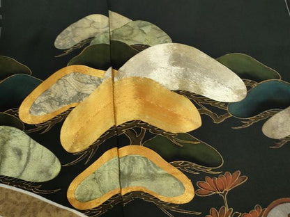 平和屋着物●豪華黒留袖　作家物　駒刺繍　万寿菊　松笹花唐草文　金彩　仮絵羽　正絹　逸品　未使用　CABG0511yc