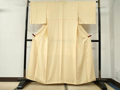 平和屋着物●上質な色無地　紋意匠　鳥の子色　正絹　逸品　CABG0533yc
