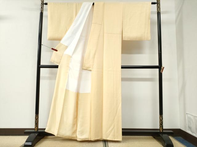 平和屋着物●上質な色無地　紋意匠　鳥の子色　正絹　逸品　CABG0533yc