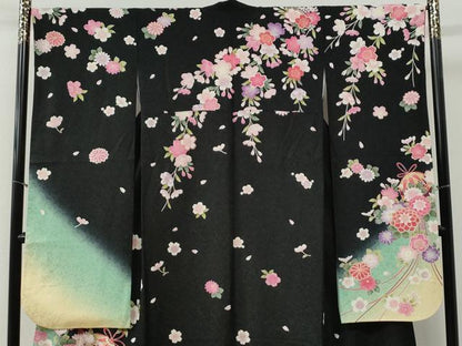 平和屋着物●豪華振袖　毬舞花文　暈し染め　黒地　金通し地　正絹　逸品　CABG0723yc