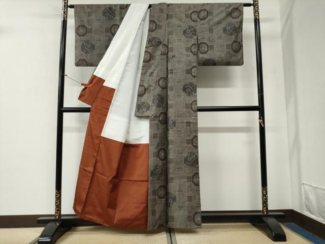 平和屋着物●本場大島紬　9マルキ　蜀江吉祥草花文　正絹　逸品　CABG0775yc