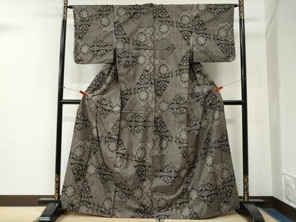 平和屋着物●本場大島紬　9マルキ　切嵌吉祥花唐草文　正絹　逸品　CABG0807yc