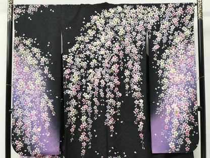 平和屋着物●豪華振袖　駒刺繍　舞桜文　暈し染め　黒地　金彩　正絹　逸品　CABG0825yc