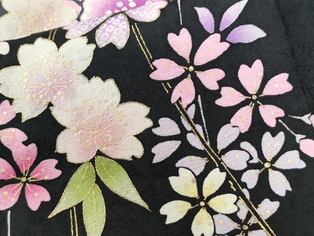 平和屋着物●豪華振袖　駒刺繍　舞桜文　暈し染め　黒地　金彩　正絹　逸品　CABG0825yc